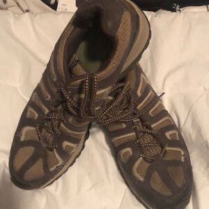 Columbia men’s 11.5 Skyline GRT shoes